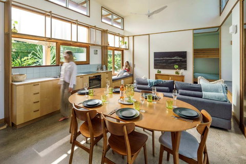 Serene Escape In Moffat Beach - Holiday Sunshine Coast 2