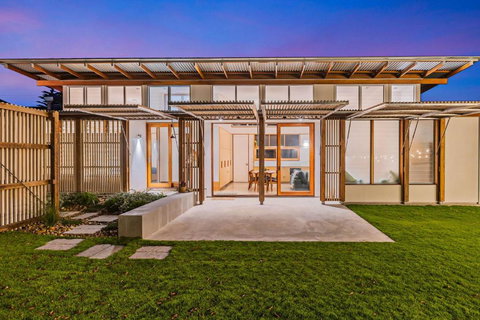 Serene Escape In Moffat Beach - Holiday Sunshine Coast 1