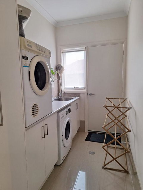 Serene Holiday Home-4 Bedroom Ensuite Home - Holiday Sunshine Coast 2