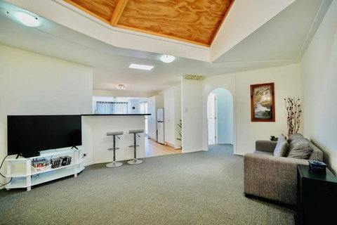 Serene Mountain Cabin Retreat Tamborine Mountain - Holiday Sunshine Coast 3