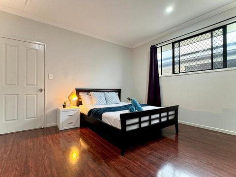 Serene Share Suite In Coopers Plains - Holiday Sunshine Coast 0