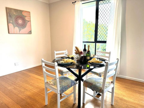 Serene Share Suite In Coopers Plains - Holiday Sunshine Coast 2