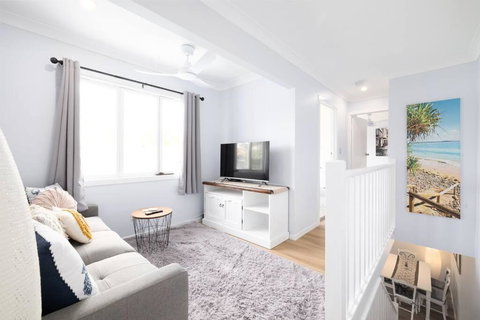 Serene Southport Getaway Walk To Beach Shops - Holiday Sunshine Coast 1