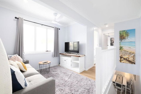 Serene Southport Getaway Walk To Beach Shops - Holiday Sunshine Coast 0