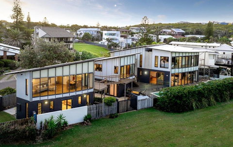 Shelly Beach Seaside Home A - Holiday Sunshine Coast 1