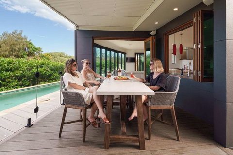 Shelly Beach Seaside Home A - Holiday Sunshine Coast 3