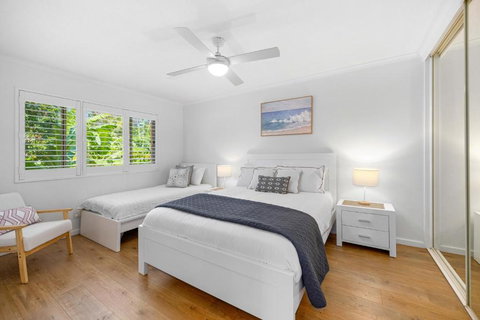 Shelly Cove Apt 12 - Common Pool - Holiday Sunshine Coast 2