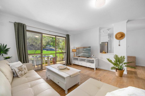 Shelly Cove Apt 12 - Common Pool - Holiday Sunshine Coast 0