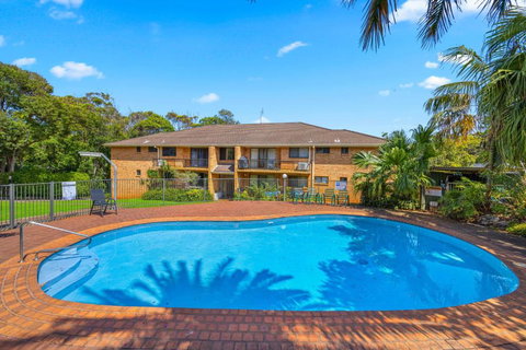 Shelly Cove Apt 12 - Common Pool - Holiday Sunshine Coast 3