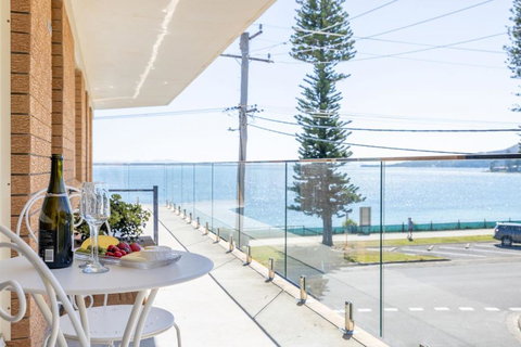 Shoal Towers 5, 11 Shoal Bay Rd - Air Conditioned, WiFi - Fantastic Location With Water Views - Holiday Sunshine Coast 0