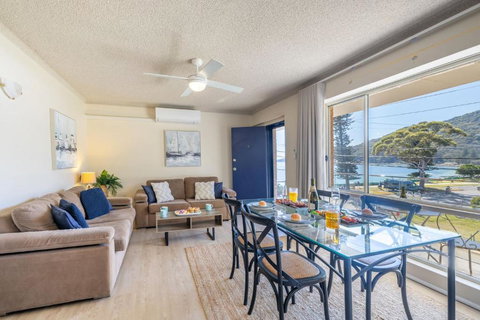 Shoal Towers 5, 11 Shoal Bay Rd - Air Conditioned, WiFi - Fantastic Location With Water Views - Holiday Sunshine Coast 1