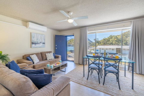 Shoal Towers 5, 11 Shoal Bay Rd - Air Conditioned, WiFi - Fantastic Location With Water Views - Holiday Sunshine Coast 2