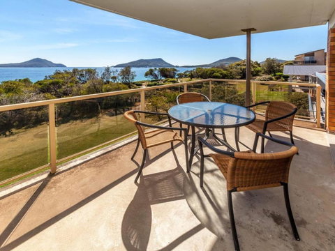 Shoalhaven 4 28 Voyager Cl - Waterfront Unit With Stunning Views And Wifi - Holiday Sunshine Coast 1