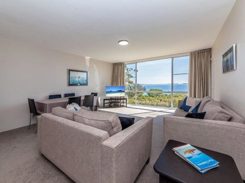 Shoalhaven 4 28 Voyager Cl - Waterfront Unit With Stunning Views And Wifi - Holiday Sunshine Coast 3