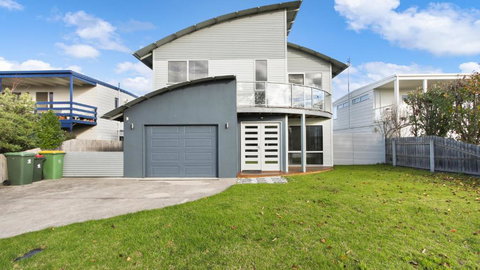 Shore Thing - Holiday Sunshine Coast 0