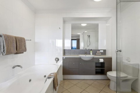 Shorelines 27 By Luxury Holidays Ocean View Buggy Transfers BBQ - Holiday Sunshine Coast 2