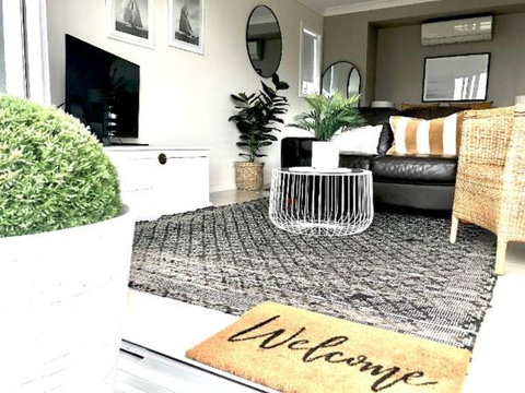 Shutters By The Sea-Waterfront On Coastal Walk-Sea Views And Sparkling - Holiday Sunshine Coast 1