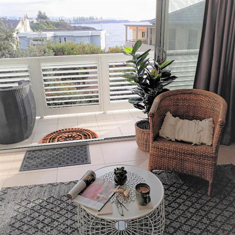 Shutters By The Sea-Waterfront-Private-Ocean Views - Holiday Sunshine Coast 2