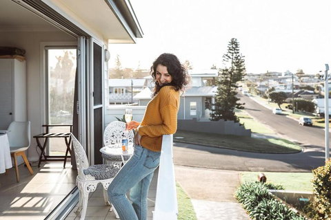 Shutters By The Sea-Waterfront-Private-Ocean Views - Holiday Sunshine Coast 3