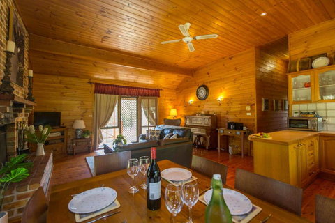 Silky Oak Cottage - Holiday Sunshine Coast 2