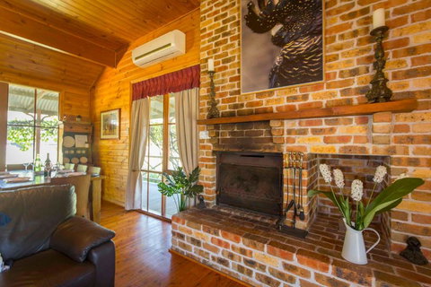 Silky Oak Cottage - Holiday Sunshine Coast 3