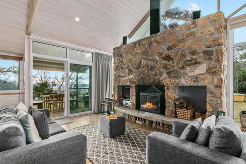 Silvertop Apartment - Holiday Sunshine Coast 0