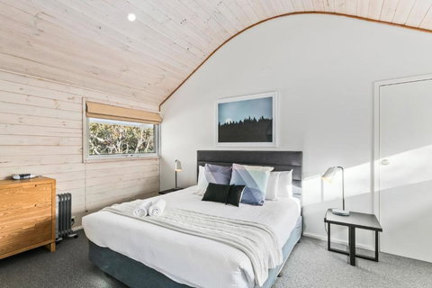 Silvertop Apartment - Holiday Sunshine Coast 2