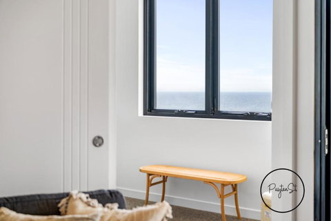 Simply Stunning - Holiday Sunshine Coast 1