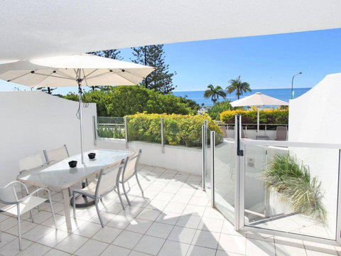 Sirocco 202 - Holiday Sunshine Coast 0