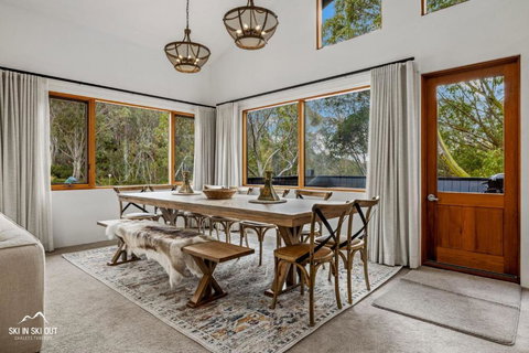 Ski In Ski Out 1 - Holiday Sunshine Coast 1