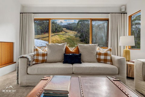 Ski In Ski Out 1 - Holiday Sunshine Coast 3