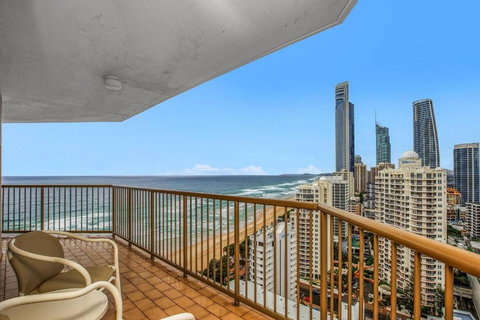Sky High Beachside Balcony Panorama At Surfers - Holiday Sunshine Coast 1