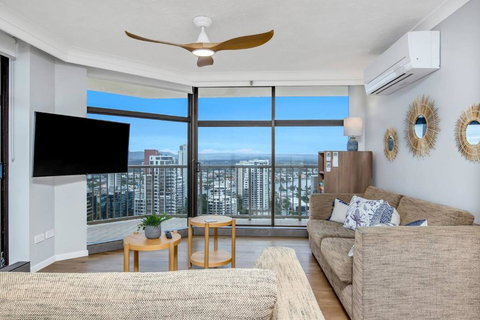 Sky High Beachside Balcony Panorama At Surfers - Holiday Sunshine Coast 2