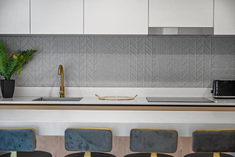 Sky Luxury Inc With Pool Gym Wifi - Holiday Sunshine Coast 3