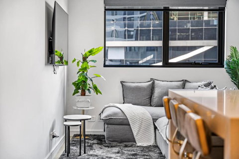 Sky Luxury Inc With Pool Gym Wifi - Holiday Sunshine Coast 0