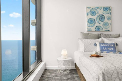 Skyhigh Suite With Ocean Views - Holiday Sunshine Coast 1