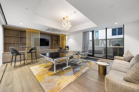 Skyline Retreat - 2BR Luxury City Apartment - Holiday Sunshine Coast 1