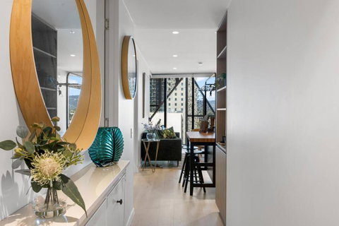 Skyline Retreat - 2BR Luxury City Apartment - Holiday Sunshine Coast 3