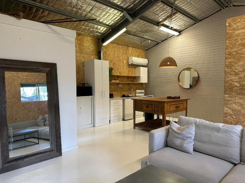 Solace In Salt Ash - Holiday Sunshine Coast 0