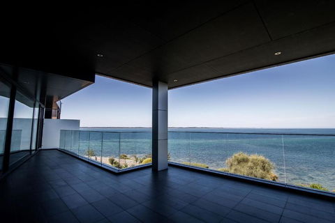 Somers Sanctuary - Luxury Interiors, Pool, Sauna, Water Views, Theatre Room - Sunshine Coast Tourism 1