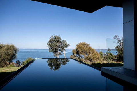 Somers Sanctuary - Luxury Interiors, Pool, Sauna, Water Views, Theatre Room - Sunshine Coast Tourism 2