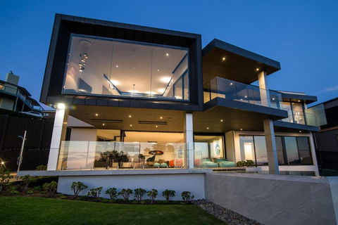 Somers Sanctuary - Luxury Interiors, Pool, Sauna, Water Views, Theatre Room - Sunshine Coast Tourism 3