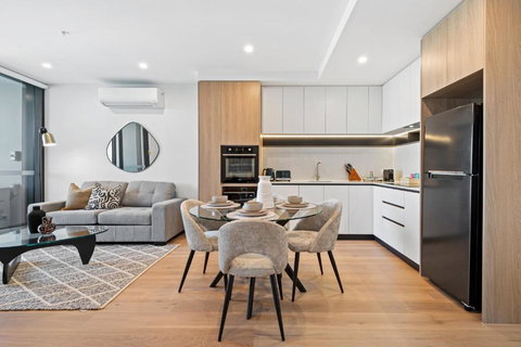 Skyview1-Bed, Infinity Pool, Cinema, Gym & BBQ - Holiday Sunshine Coast 3