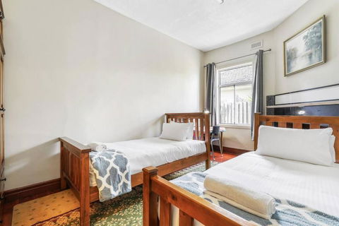 Spacious Urban Delight In Coburg - Sunshine Coast Tourism 3