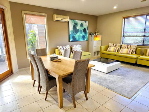 Specious Ex-display 5 BDR House,up To 15 Guests- Williams Landing - Holiday Sunshine Coast 1