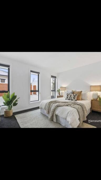 Spacious House Close To Hobart CBD WiFi And New Sony QLED Smart TV - Sunshine Coast Tourism 2