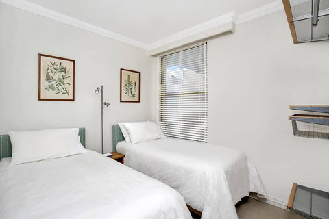 SPF13-Sunny, Spacious, Highly Convenient Apartment - Holiday Sunshine Coast 3