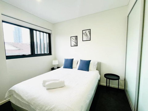 SPR Serivce Apartment Parramatta 3 Bedrooms, 2 Carspaces - Holiday Sunshine Coast 1