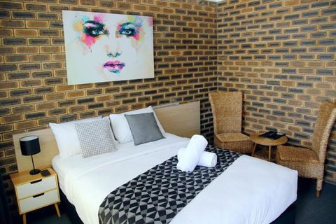 Squatters Homestead Motel - Sunshine Coast Tourism 0