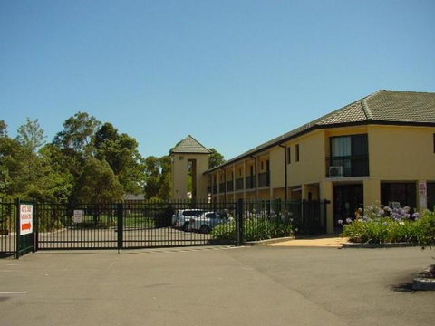 St Marys Park View Motel - Sunshine Coast Tourism 3